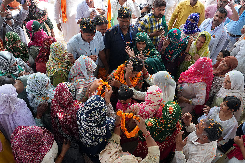 Vinesh Phogat Warmly welcomed by Women during her campaigning in Haryana