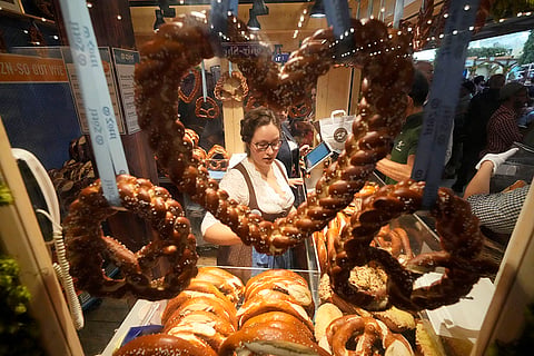 Oktoberfest Opening: A woman sells Pretzels at the Hofbraeuhaus beer tent