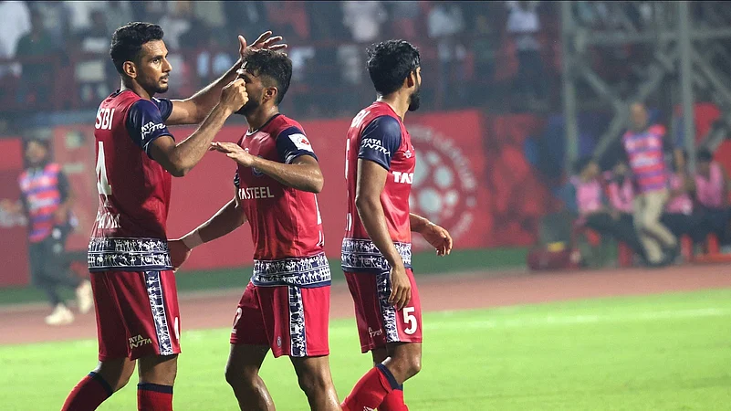 Jamshedpur FC players celebrating after the win