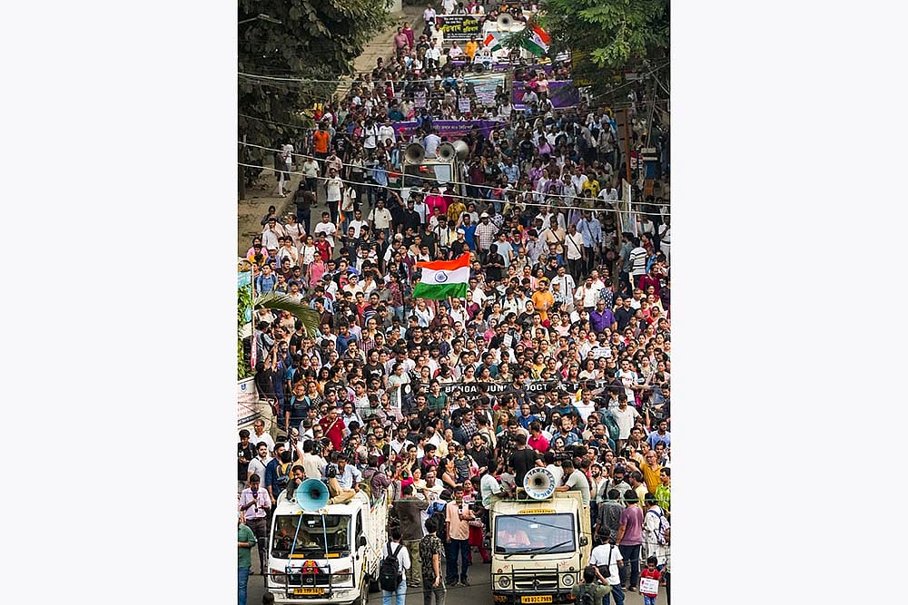 Kolkata: Junior doctors march to CBI office_6
