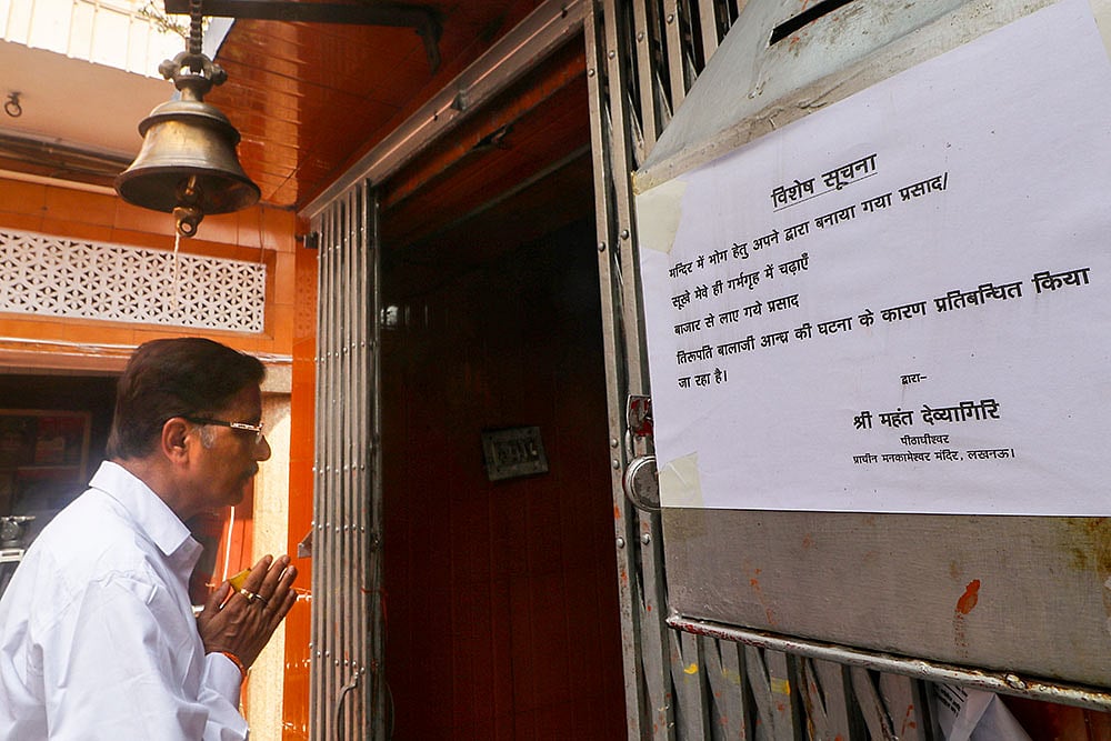 Notice for prasad at Mankameshwar Mandir in Lucknow