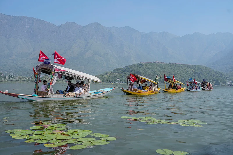 J&K Assembly Polls, NC’s Shikara Rally at Dal Lake in Srinagar_8