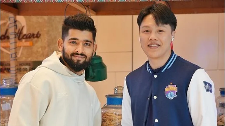 File photo of Bengal Warriors raider Chia-ming Chang with teammate Aditya Shinde. - Instagram/Chia Ming