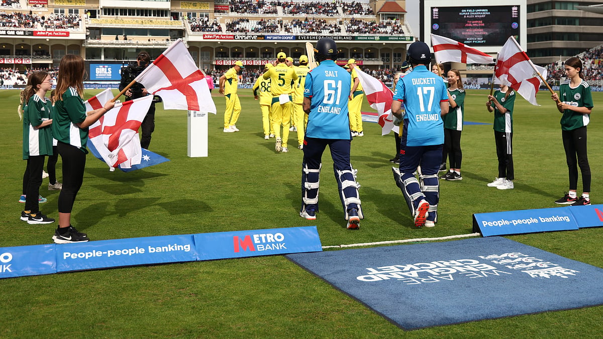  X| England Cricket  : England vs Australia ODI match. 