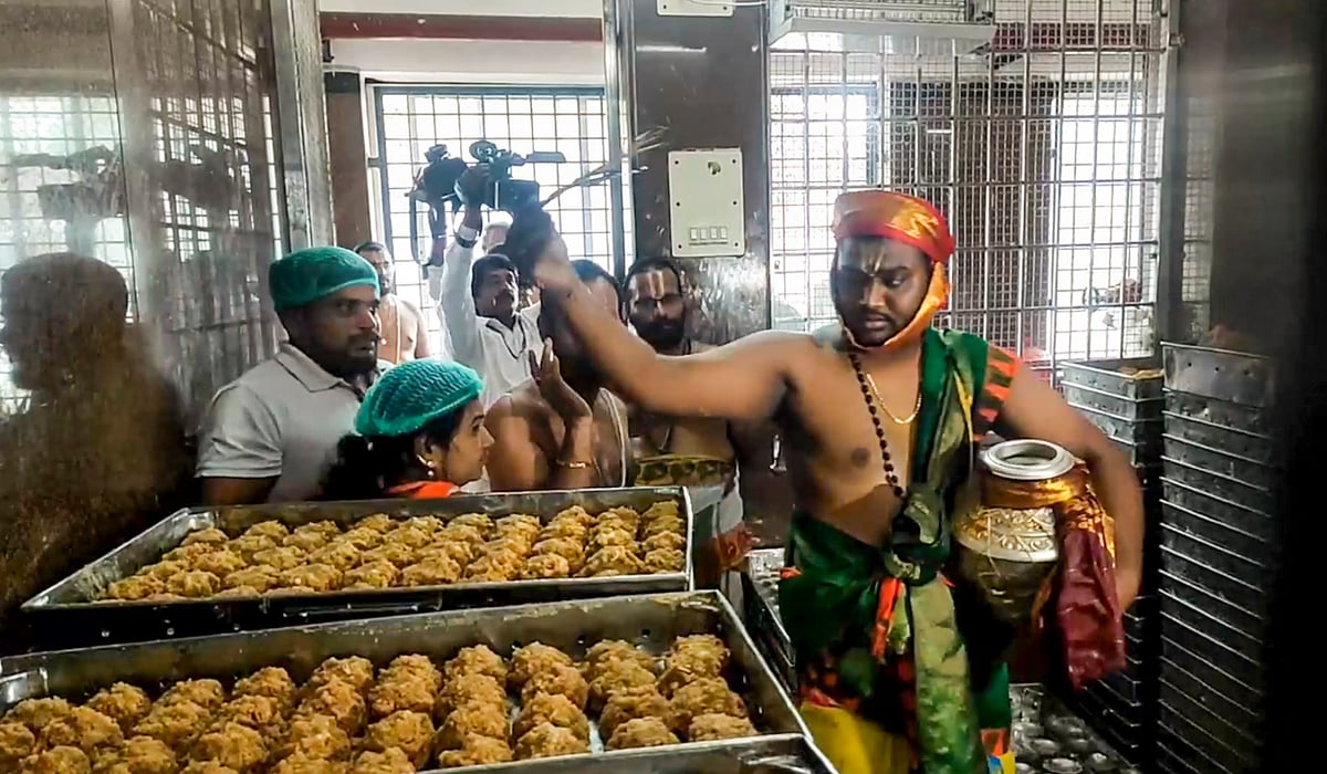 PTI : A priest performs the purification ritual 'Shanti Homam Panchagavya Prokshana' to undo the alleged desecrations that occurred at Sri Venkateswara Swamy Temple during YSRCP government, at Tirumala in Tirupati district, Andhra Pradesh, Monday, Sept. 23, 2024
