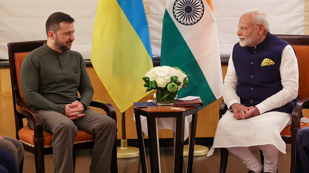 PTI : PM Modi (R) with Ukrainian President Volodymyr Zelenskyy (L) 