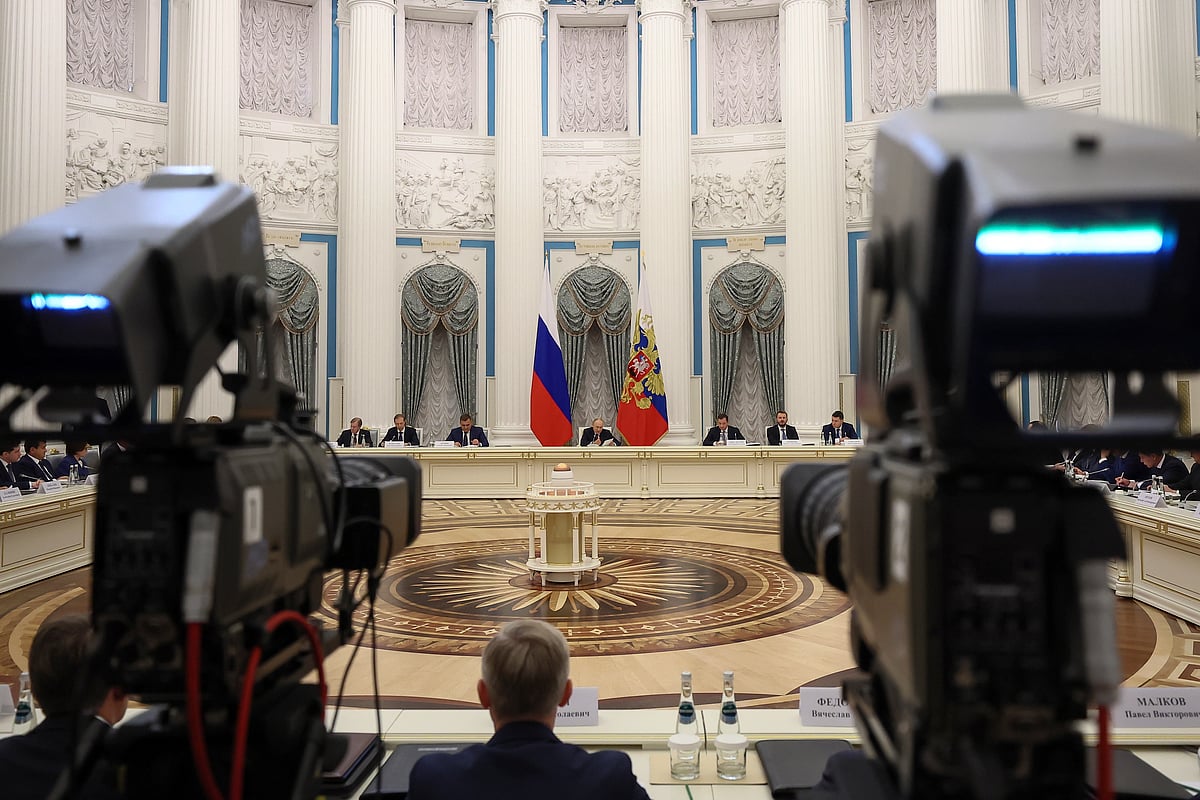 AP : Russian President Vladimir Putin, background center, chairs a meeting of the State Council on export development at the Kremlin, in Moscow, Russia, Wednesday, Sept. 25, 2024


