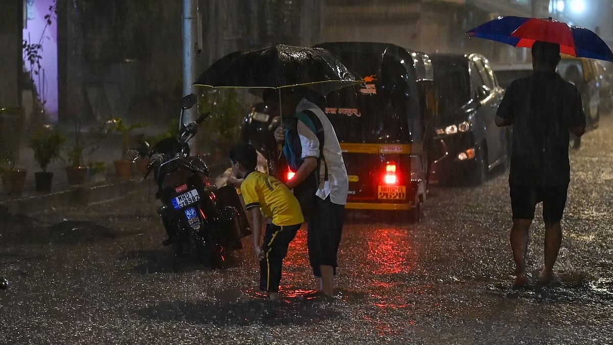 Heavy Rains Disrupt Mumbai: Trains, Flights Affected Amid Flooding