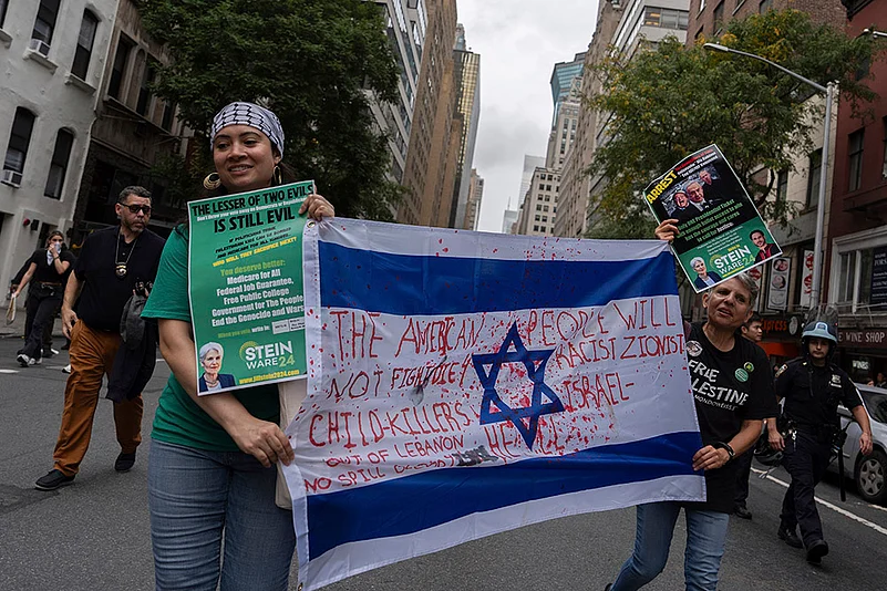 Palestinians protest against Israeli Prime Minister Benjamin Netanyahu outside UN HQ in New york_6