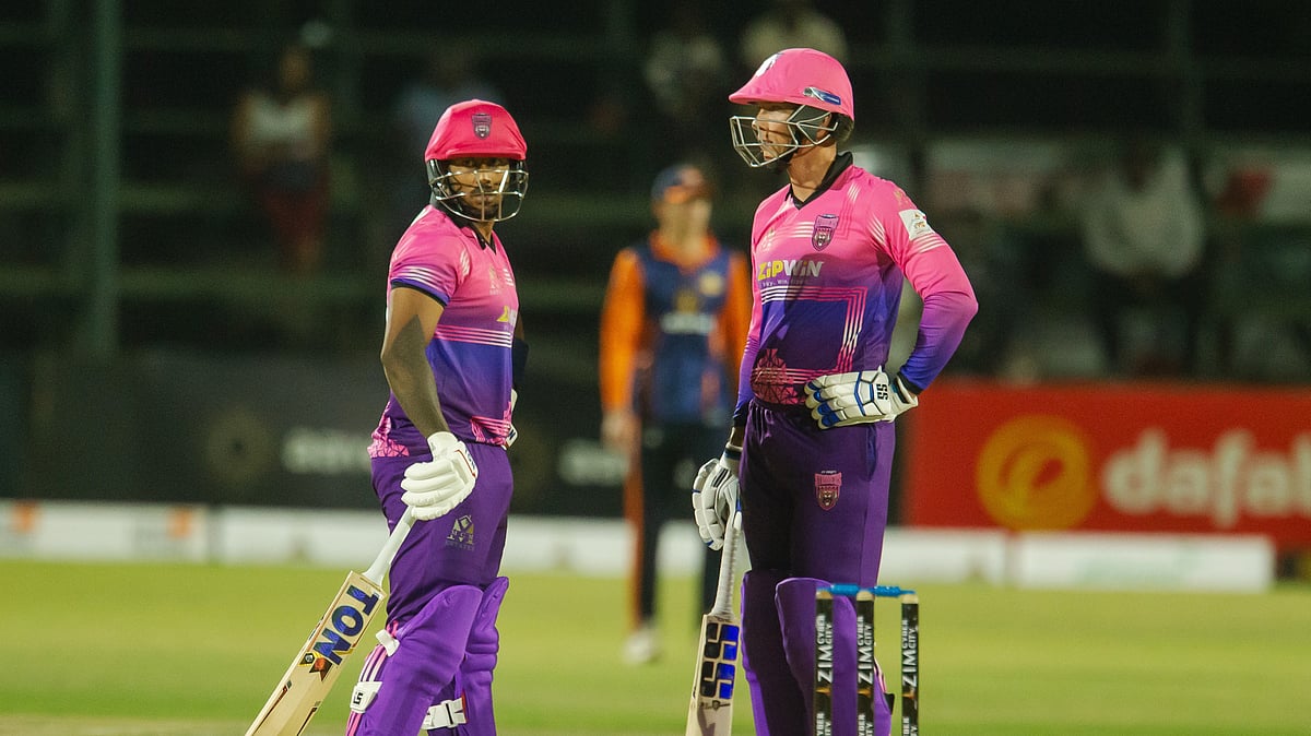 X/Zimafrot10 : Avishka Fernando and Rassie van der Dussen put on a proper show.