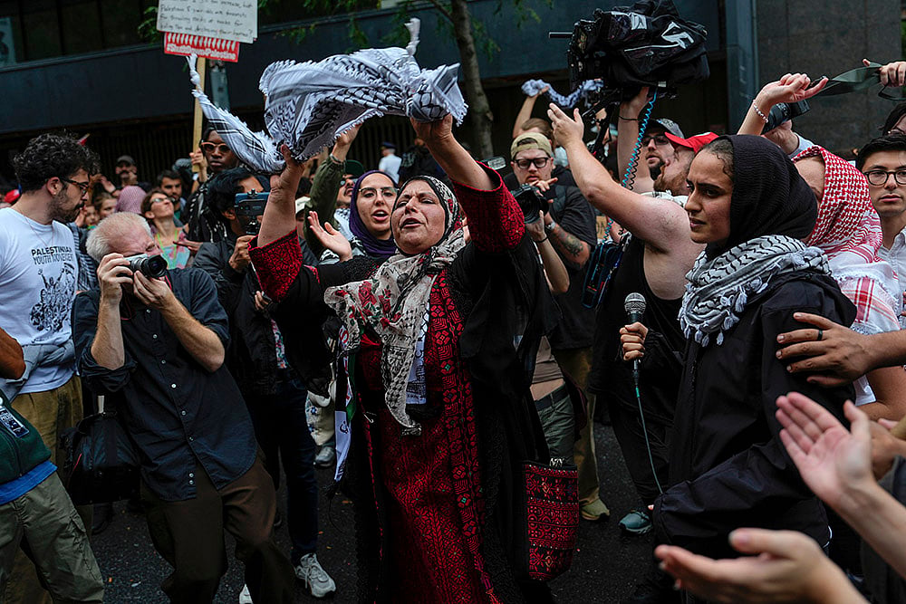Palestinians protest against Israeli Prime Minister Benjamin Netanyahu outside UN HQ in New york_7