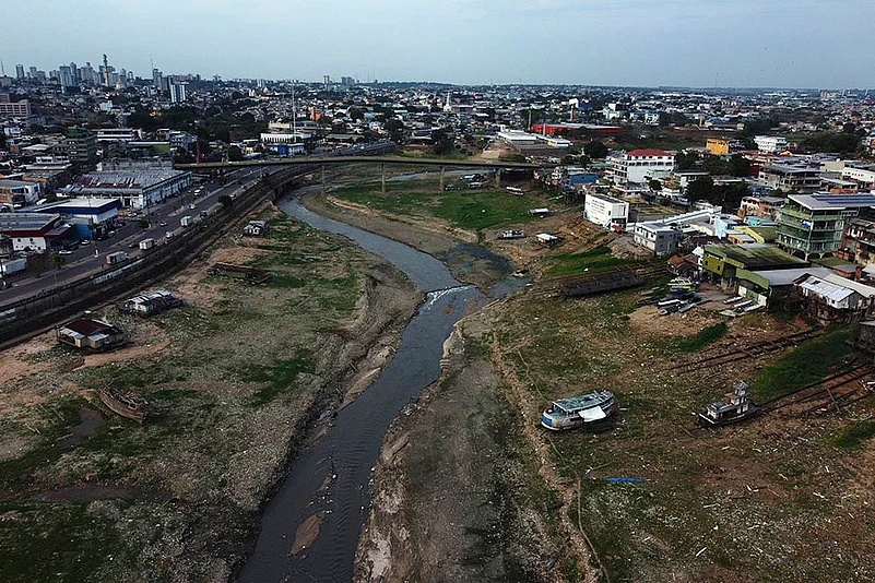 Brazil Climate Amazon Drought Negro River in Manaus_5