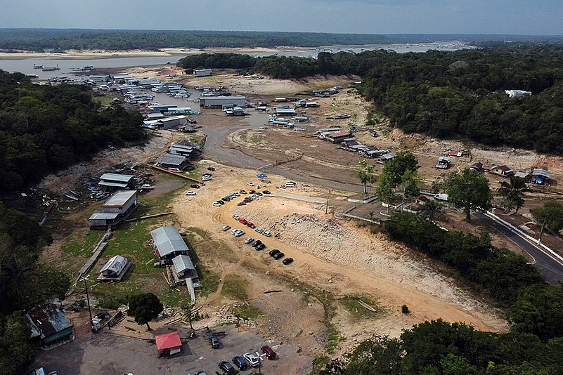Brazil Climate Amazon Drought Negro River in Manaus_3