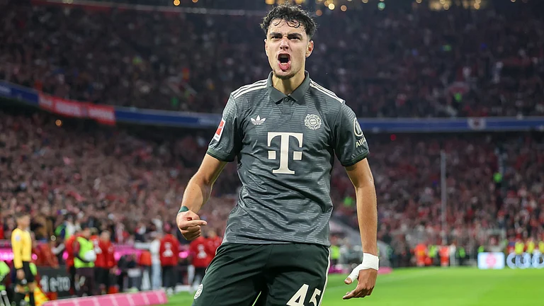 Aleksandar Pavlovic celebrates scoring the equaliser for Bayern Munich against Bayer Leverkusen - null