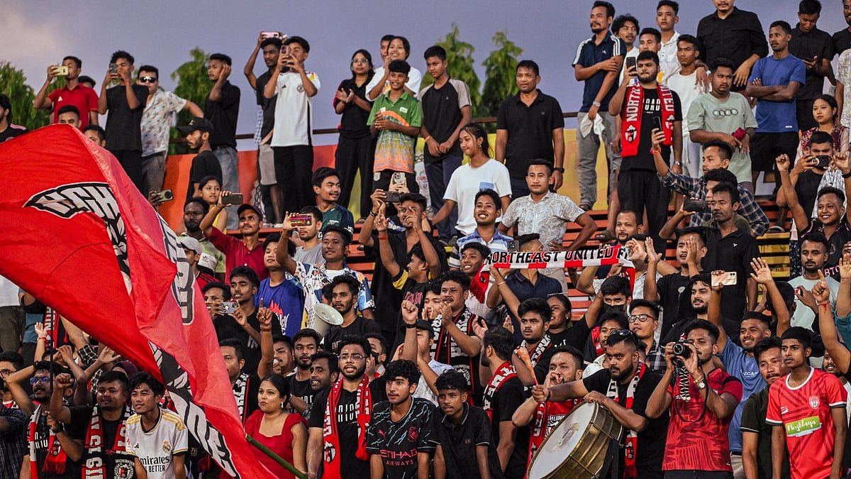 X/NorthEast United FC : The NorthEast United FC fanbase cheering the Highlanders on during an ISL match.