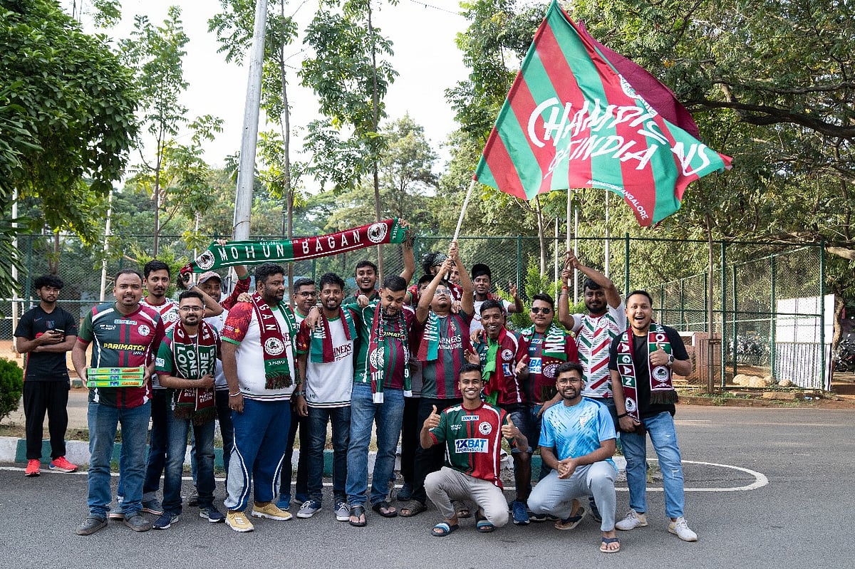 Mohun Bagan Super Giant fans ahead of the BFC Vs MBSG game.