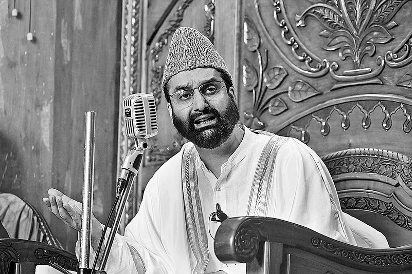The Mirwaiz, released from house arrest, delivers the Friday sermon at Jamia Masjid