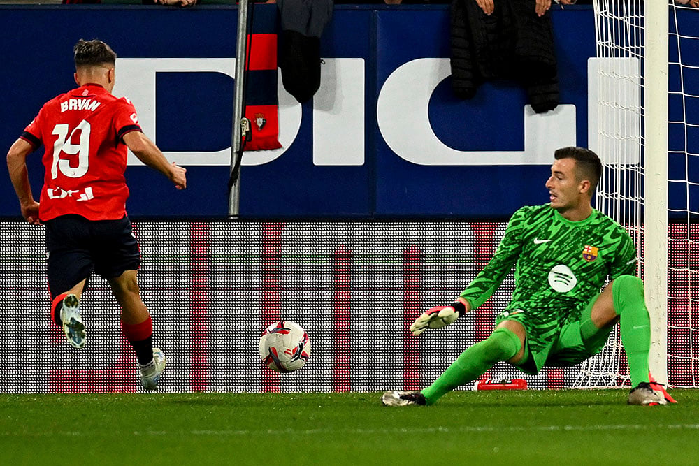 2024-25 La Liga Soccer Osasuna and Barcelona Photo gallery_8