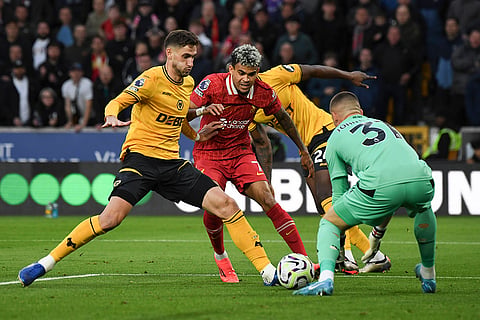 English Premier League 2024-25, Wanderers vs Liverpool: Liverpool's Luis Diaz, center, vies for the ball against Wolverhampton Wanderers' Santiago Bueno, left, and goalkeeper Sam Johnstone
