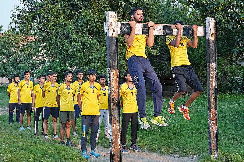 Students from Bhavishya Sainik Academy in Jind training for the Agnipath entrance exam