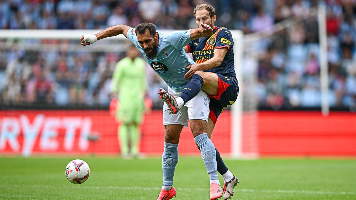 Blind (right) challenges Iglesias