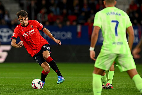 La Liga 2024-25, Osasuna and Barcelona: Osasuna's Ante Budimir fights for the ball