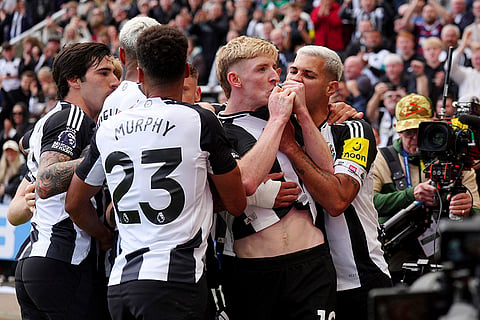 EPL 2024-25, Newcastle vs Manchester City: Newcastle United's Anthony Gordon, center, celebrates after scoring the equalizing goal