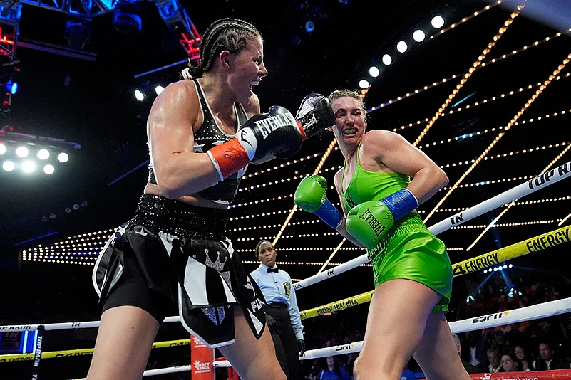 womens WBO welterweight title boxing Sandy Ryan vs Mikaela Mayer Boxing Photo gallery_7