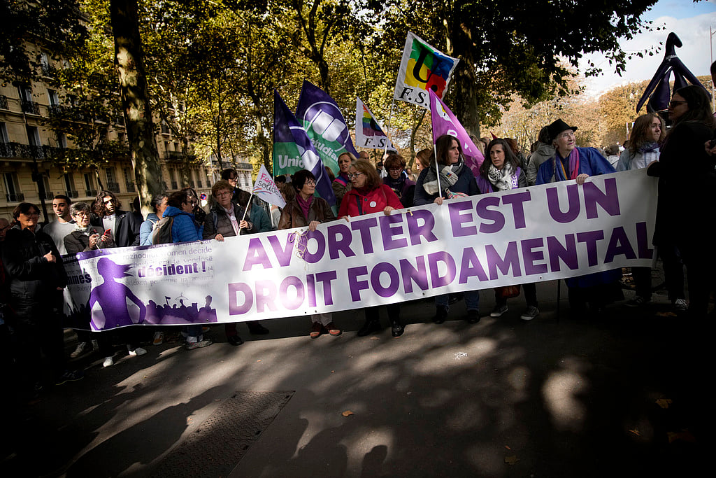 | Photo: AP : Hundreds Rally In Paris For Abortion Rights Across The Globe