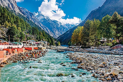 Gangotri town by the side of Bhagirathi river