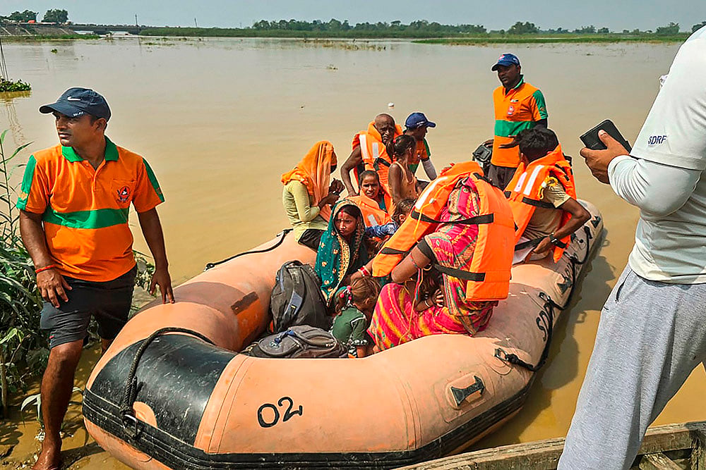 Flood situation in several parts of Bihar in Pics_10