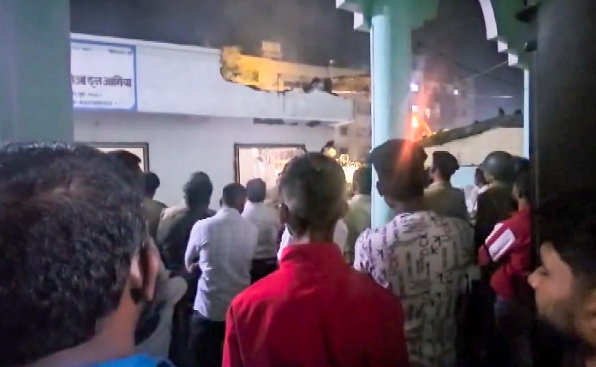 PTI : People gathered outside as municipal corporation demolishes the mosque in Pimpri-Chinchwad | 