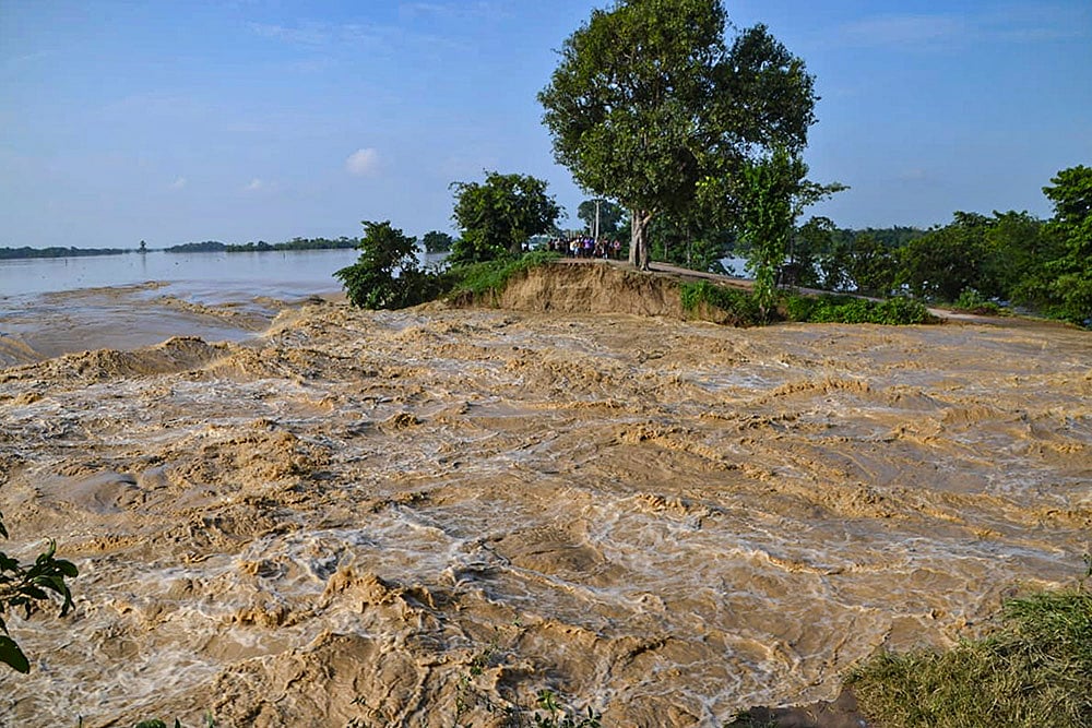 Flood situation in several parts of Bihar in Pics_3