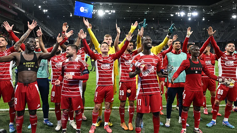 Brest's players celebrate their win over Salzburg - null