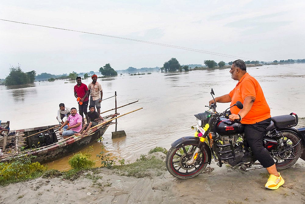 Flood situation in several parts of Bihar in Pics_4