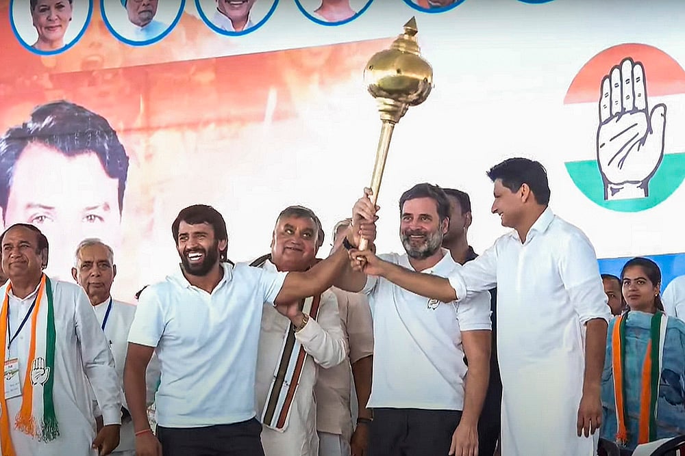  Rahul Gandhi with party leader Deepender Singh Hooda and Bajrang Punia in Sonipat