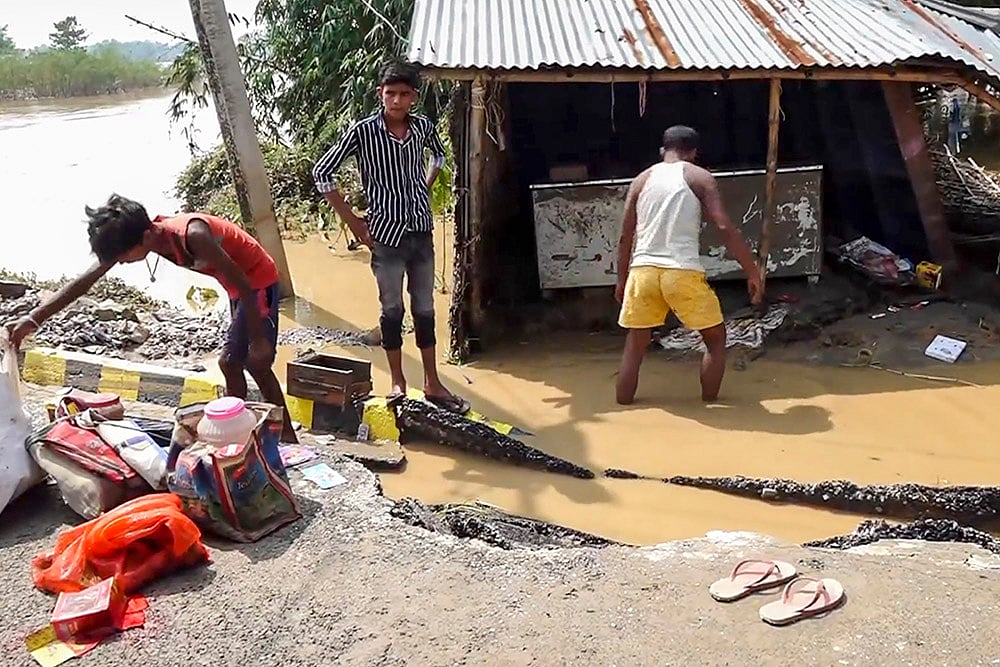 Flood situation in several parts of Bihar in Pics_9