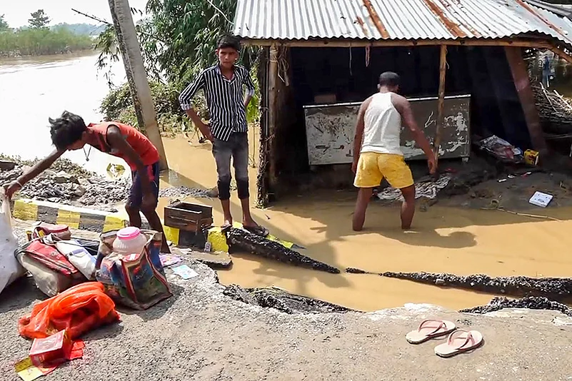 Flood situation in several parts of Bihar in Pics_9