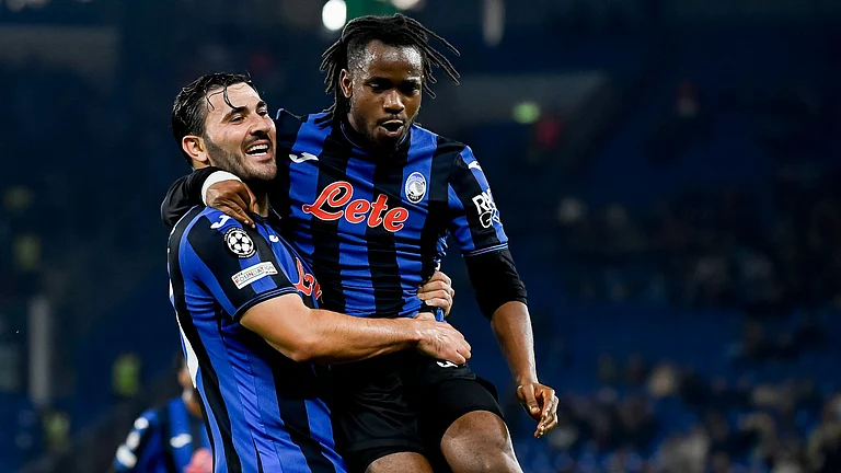 Lookman celebrates Atalanta's second goal - null