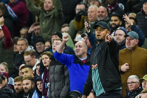 UCL 2024-25, Aston Villa vs Bayern Munich: Bayern's head coach Vincent Kompany gives instructions to his players 
