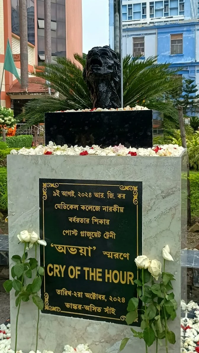 The Cry of the hour statue in memory of Abhaya