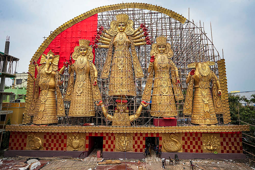 | Photo: PTI/Swapan Mahapatra : Preps for Durga Puja festival in WB