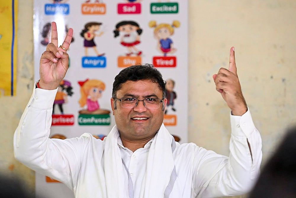 Haryana Assembly polls: Ashok Tanwar shows his ink-marked finger in Sirsa