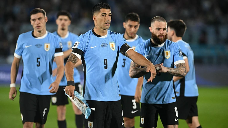 Suarez says Bielsa has divided the national team - null