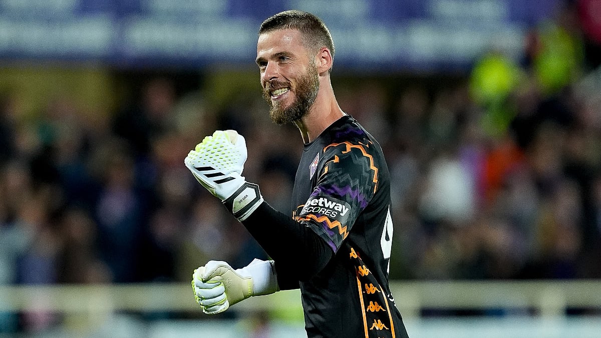 Fiorentina's David de Gea saved two penalties against Milan