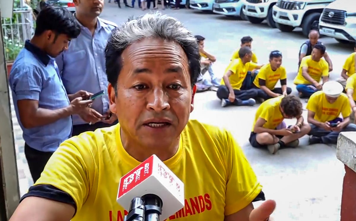 PTI : Sonam Wangchuk sits on hunger strike in Delhi's Ladakh Bhawan