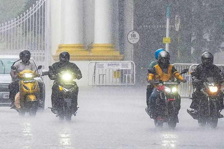 Weather: Rain in Kolkata - | Photo: PTI/Swapan Mahapatra