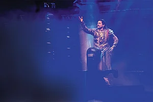 Photo: Suresh K. Pandey : The Supreme Devotee Ashutosh Rana as Raavan in Humare Ram at Kamani Auditorium, New Delhi,
on October 2, 2024