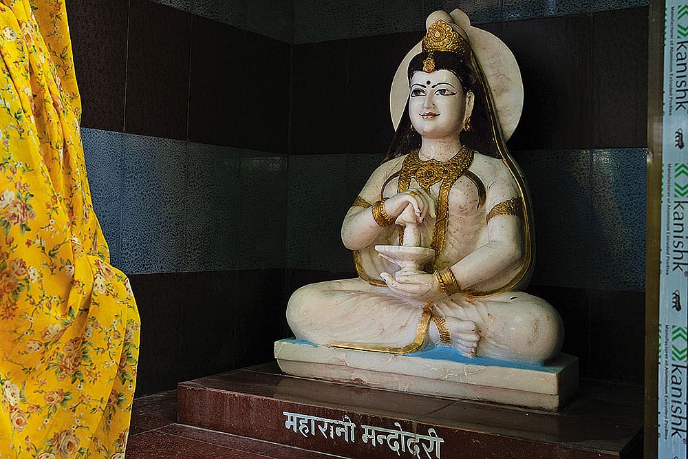 Bust of Mandodari located next to the Raavan temple