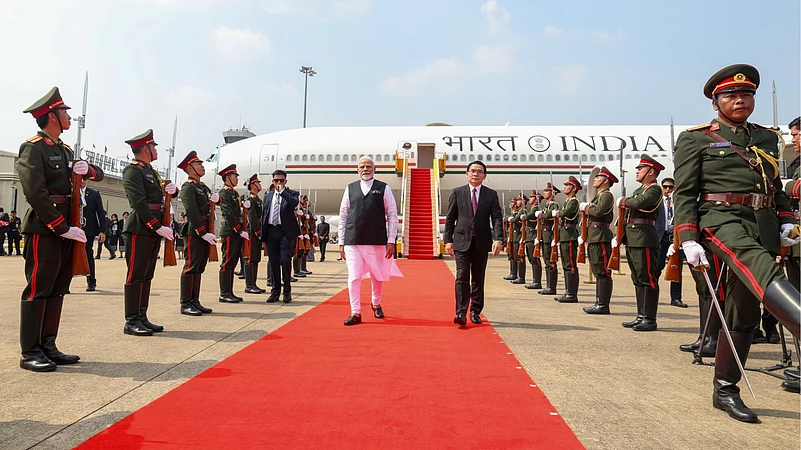 pm modi laos asean summit